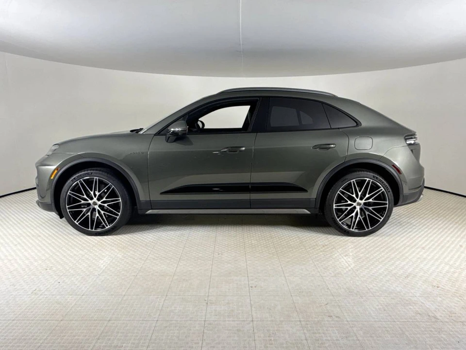 2026 Porsche Macan Electric - Image 2 of 5