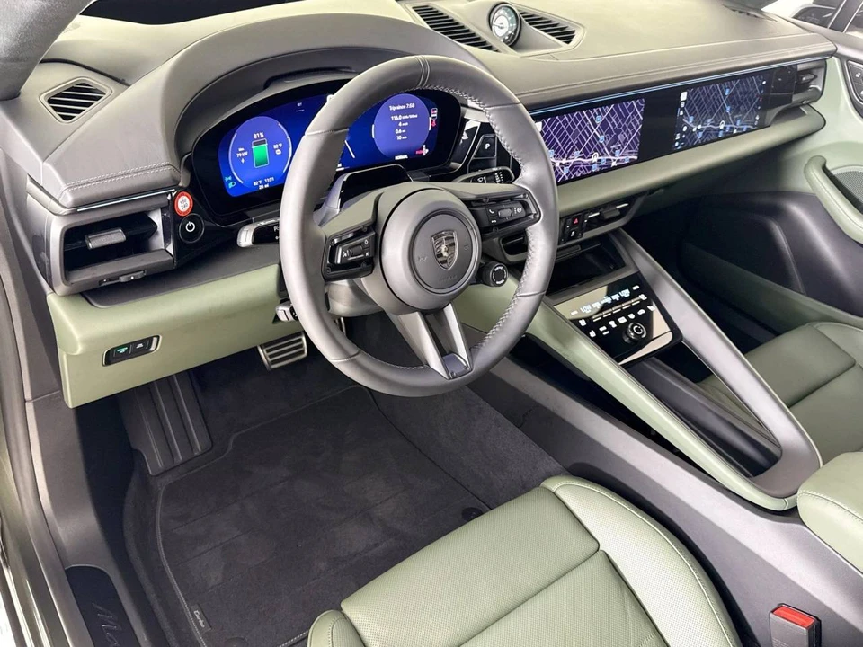 2026 Porsche Macan Electric - Image 4 of 5