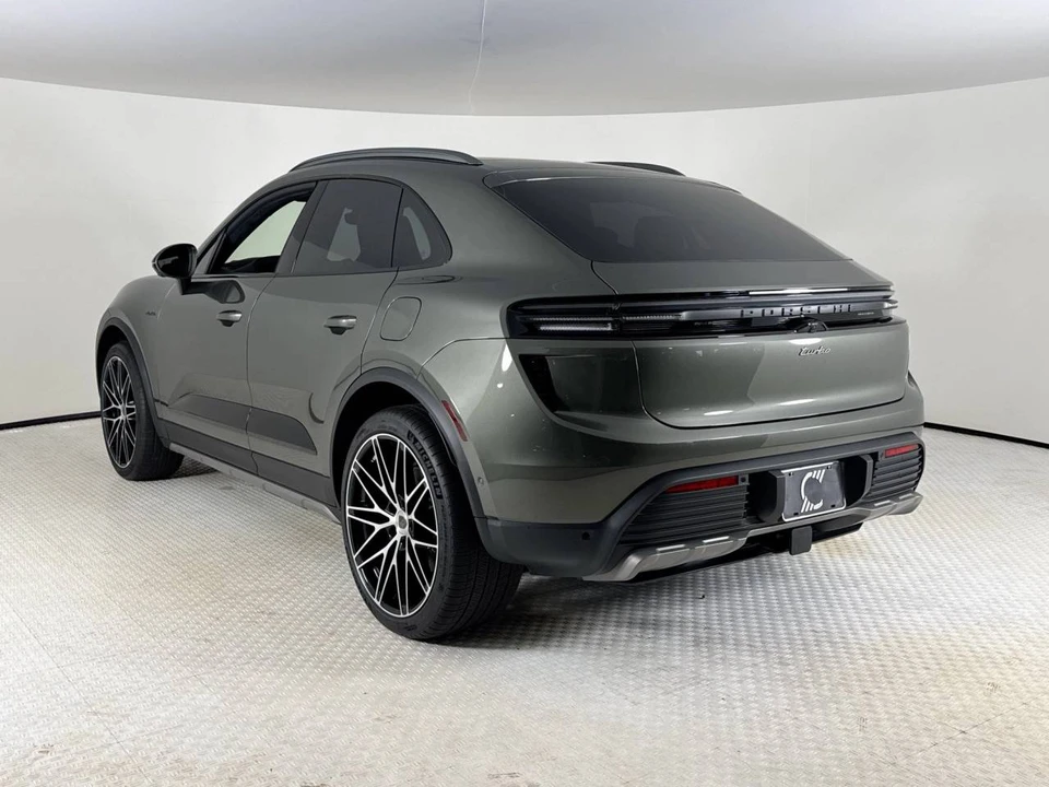 2026 Porsche Macan Electric - Image 3 of 5