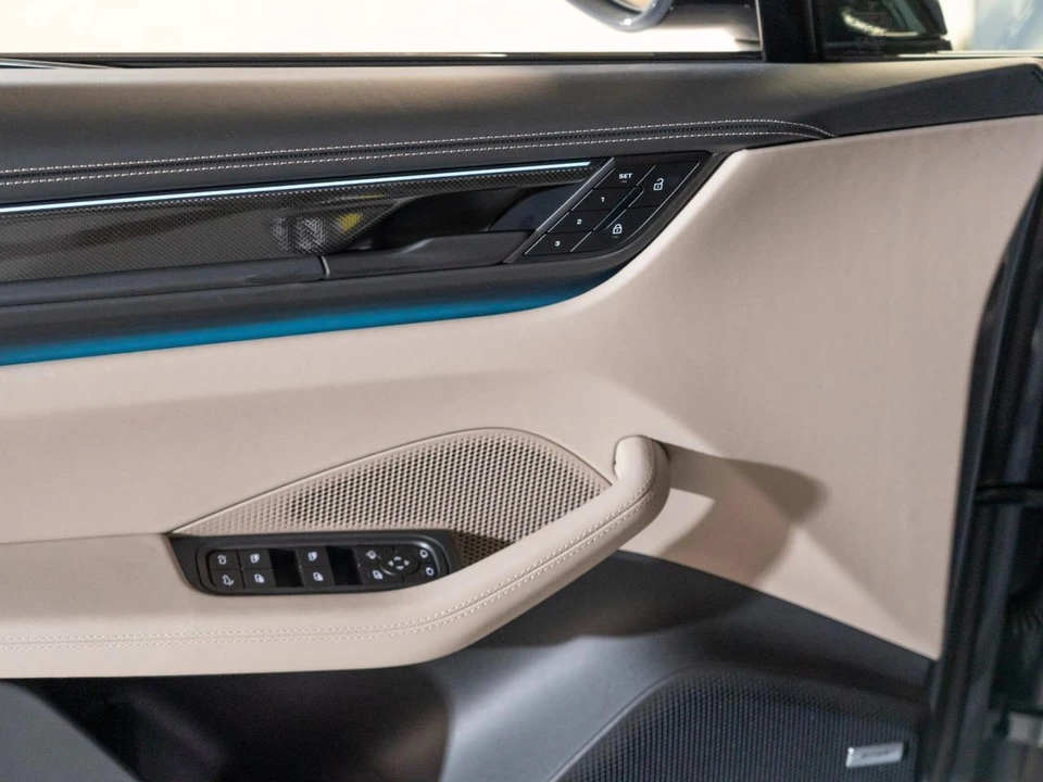 2026 Porsche Macan Electric - Image 18 of 28