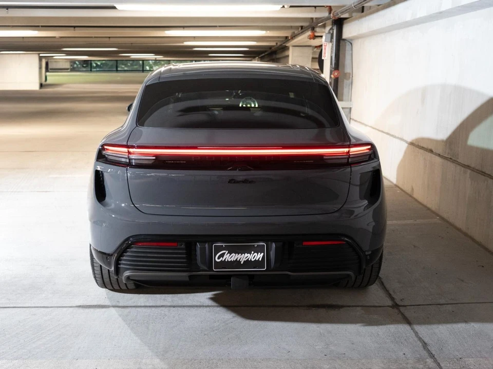 2026 Porsche Macan Electric - Image 10 of 28