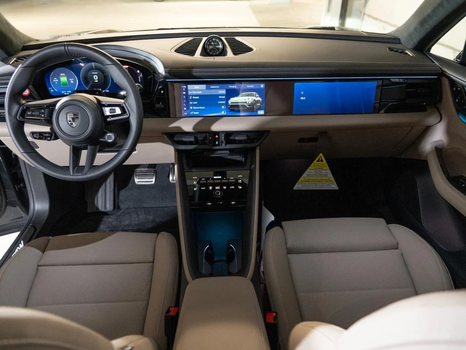 2026 Porsche Macan Electric - Image 24 of 28