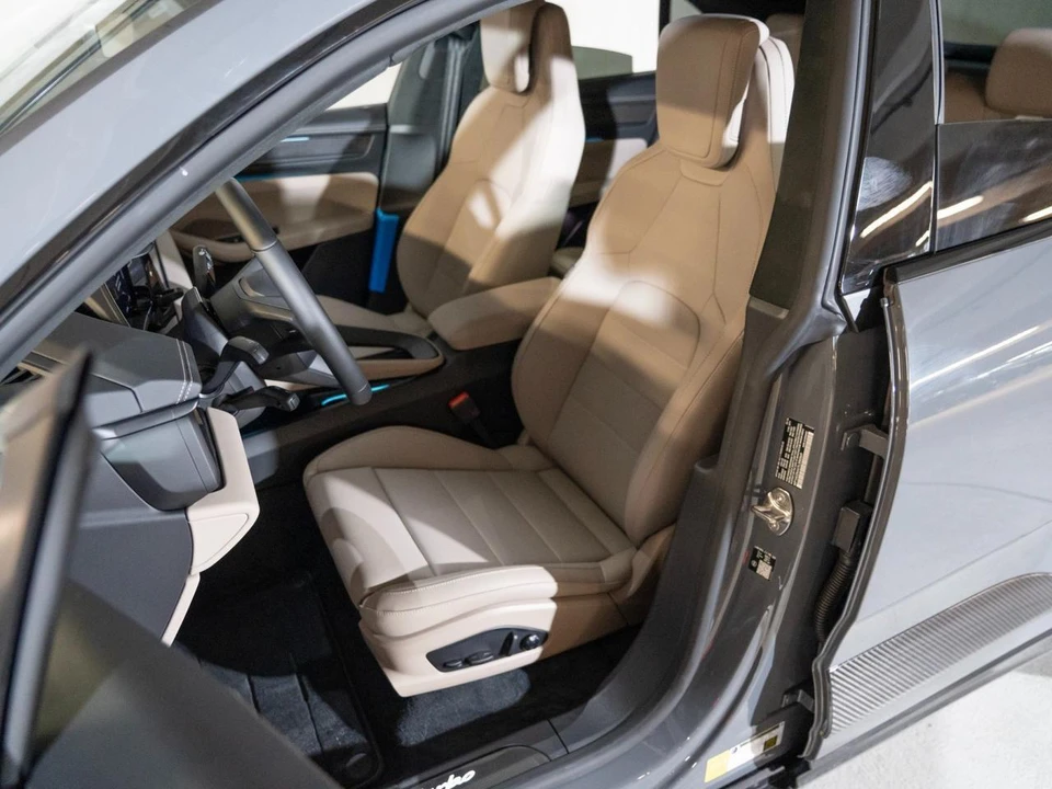 2026 Porsche Macan Electric - Image 5 of 28