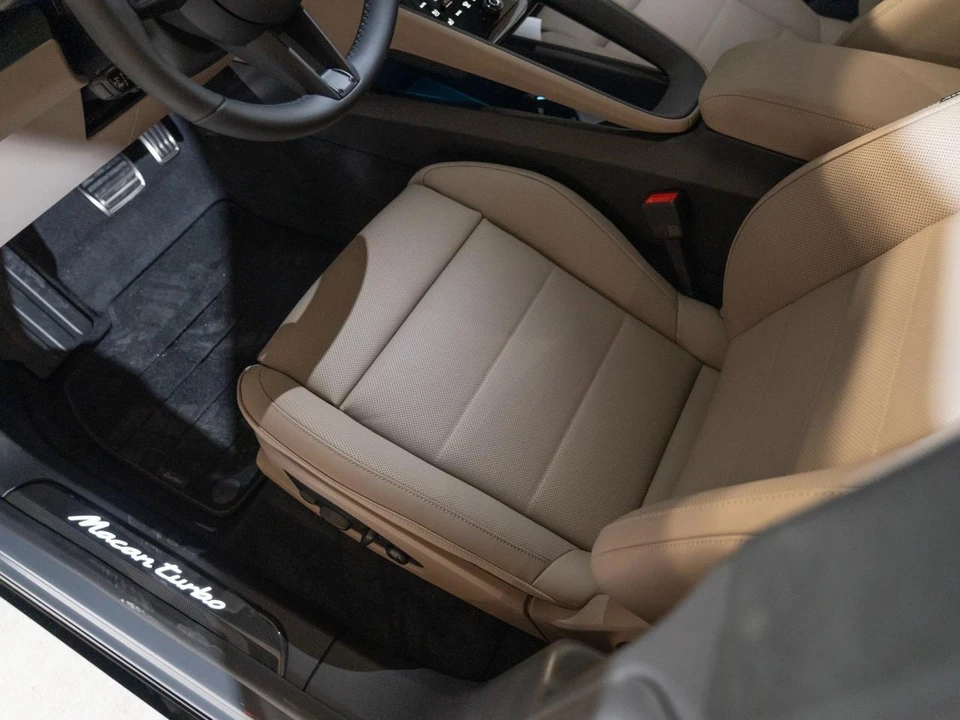2026 Porsche Macan Electric - Image 15 of 28