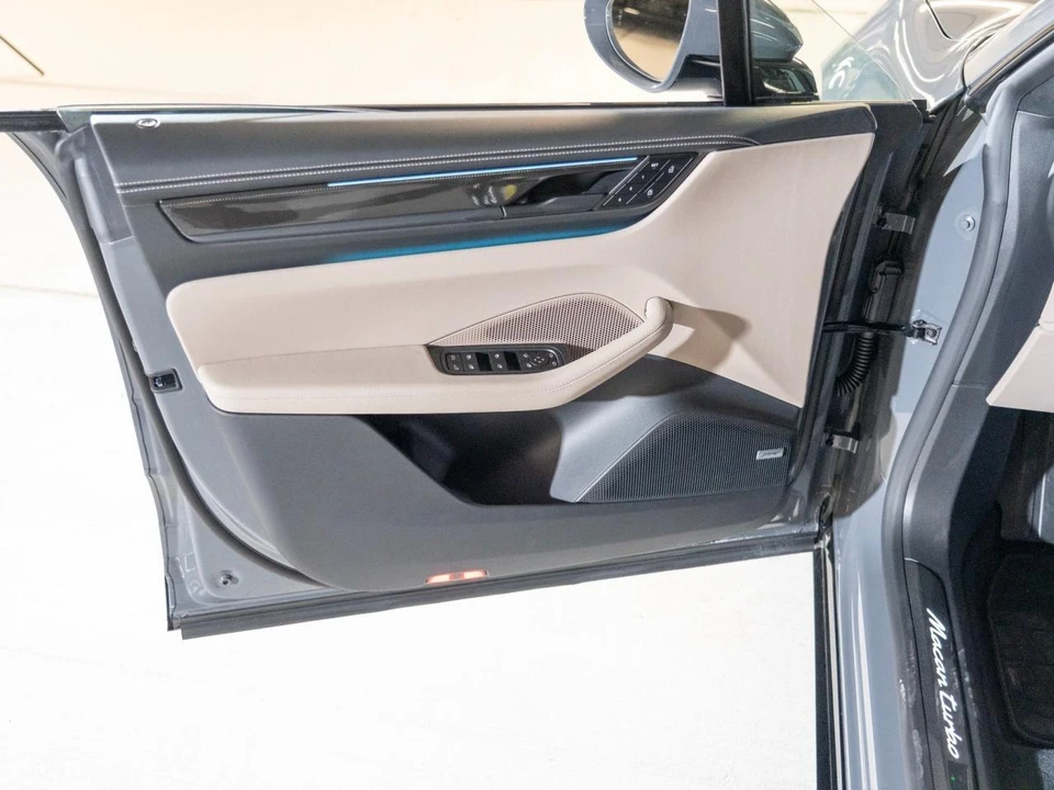 2026 Porsche Macan Electric - Image 17 of 28