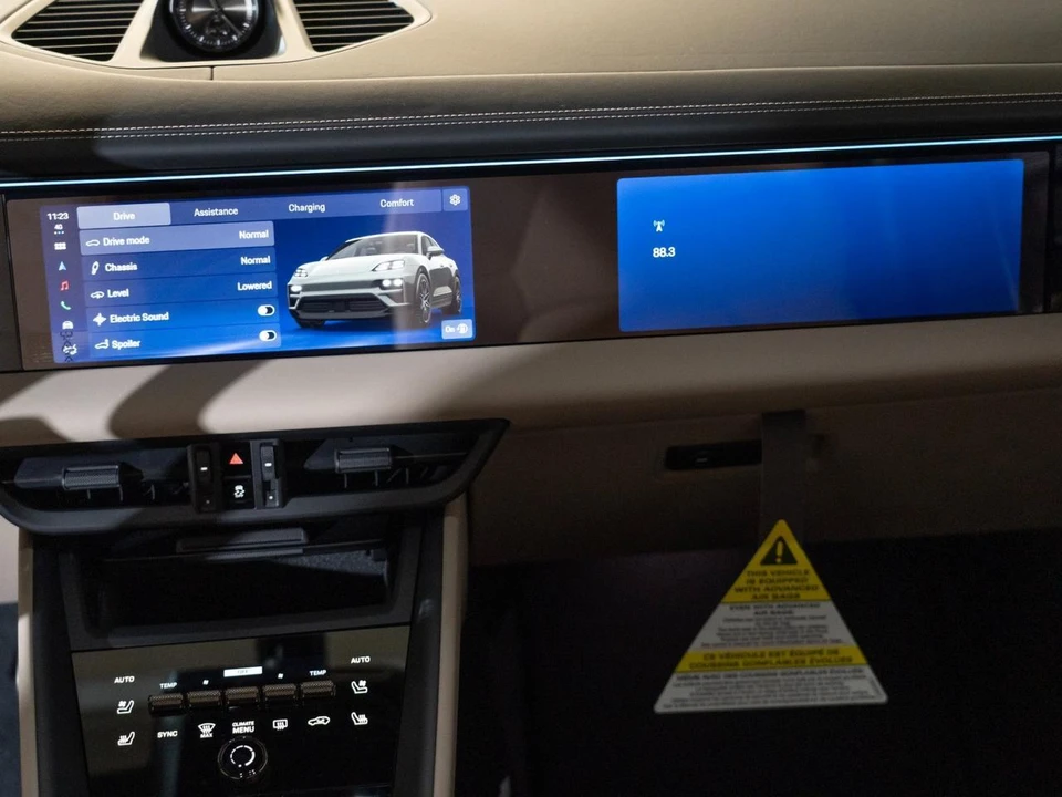 2026 Porsche Macan Electric - Image 25 of 28