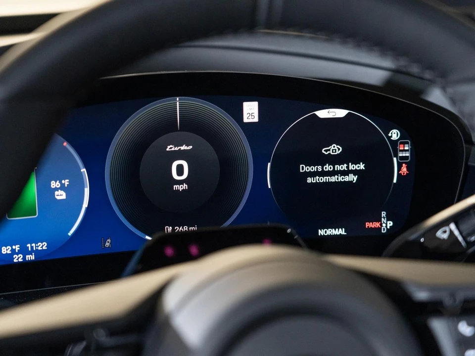 2026 Porsche Macan Electric - Image 19 of 28