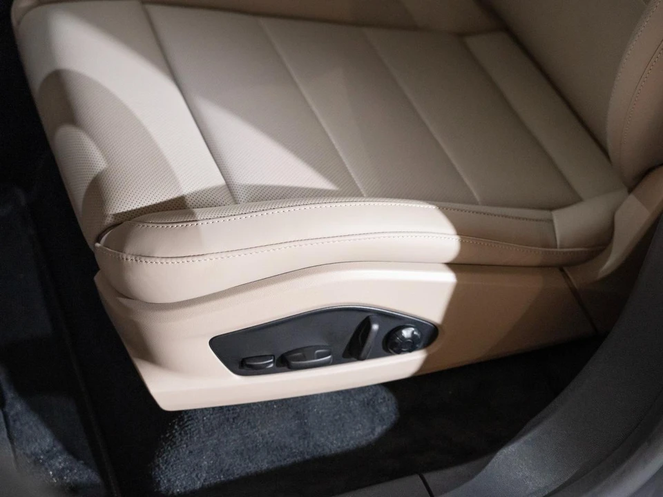 2026 Porsche Macan Electric - Image 13 of 28