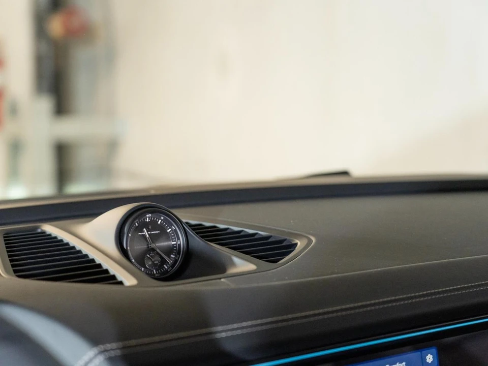 2026 Porsche Macan Electric - Image 20 of 28
