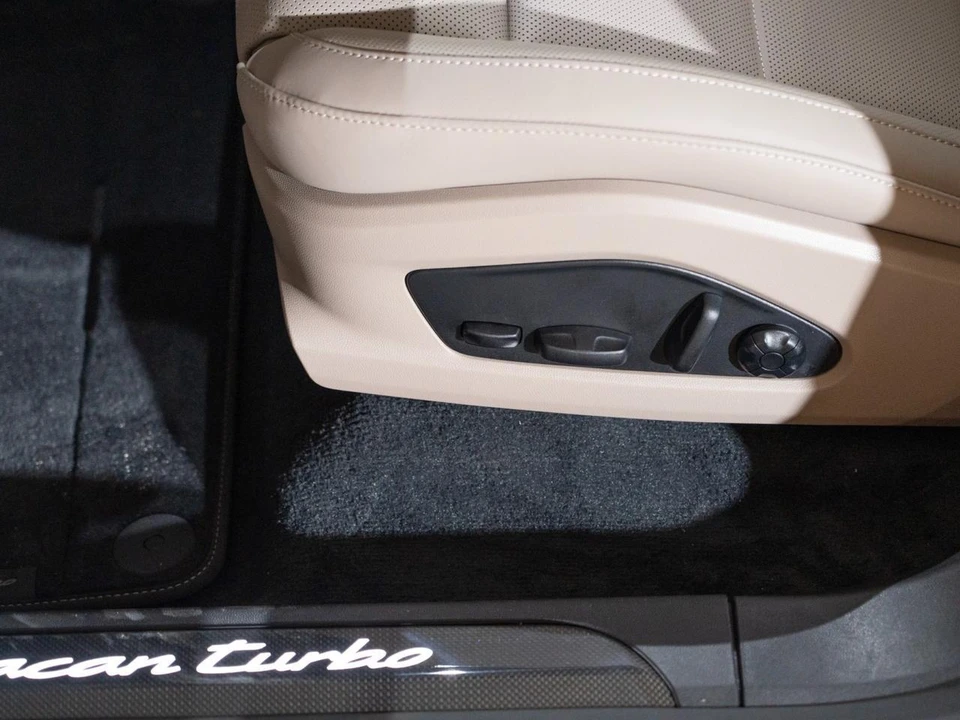 2026 Porsche Macan Electric - Image 12 of 28