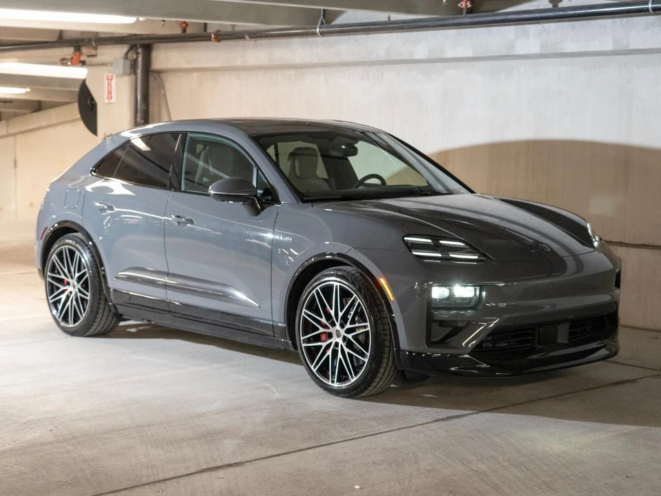 2026 Porsche Macan Electric - Image 7 of 28