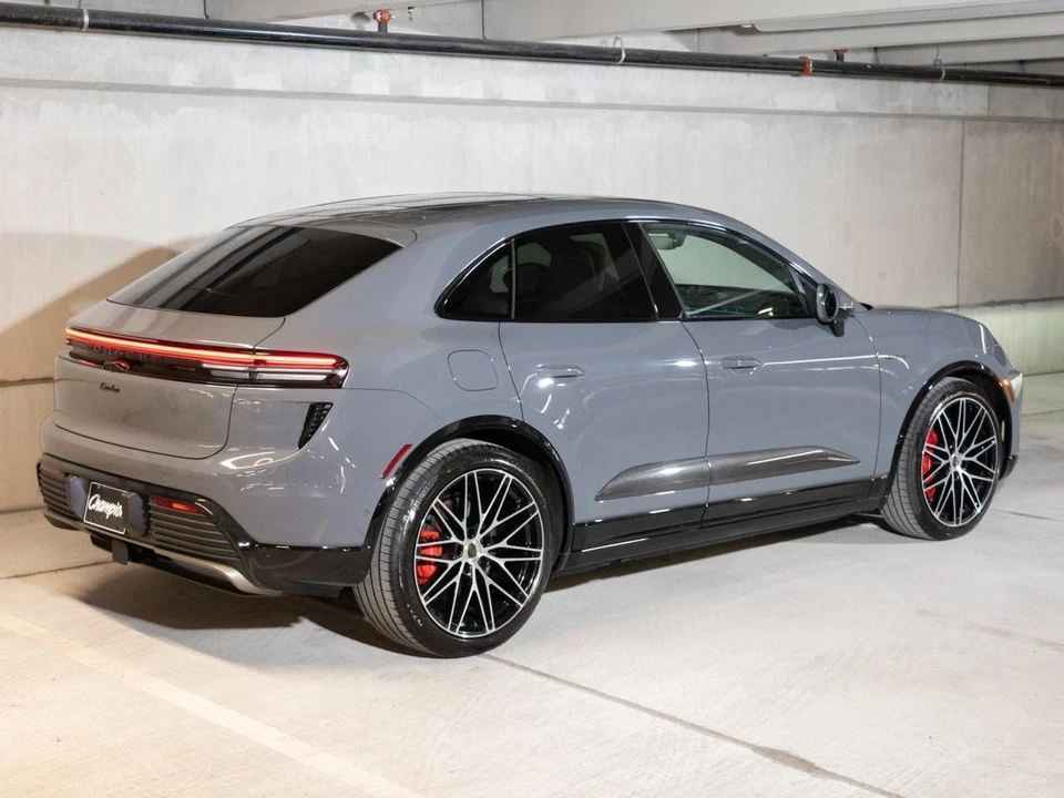 2026 Porsche Macan Electric - Image 9 of 28