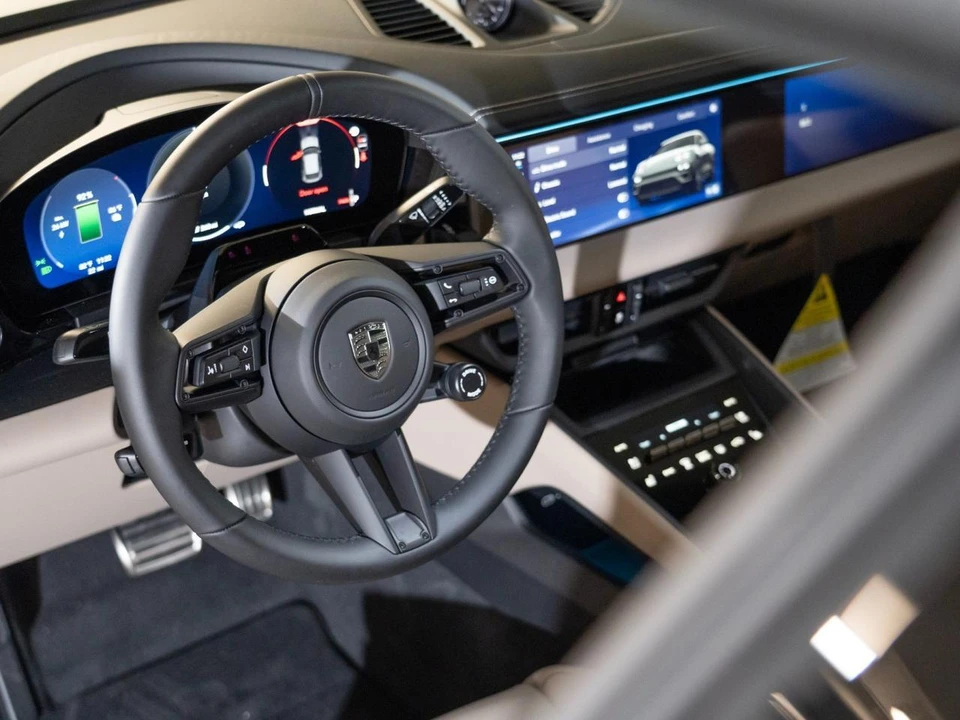 2026 Porsche Macan Electric - Image 16 of 28