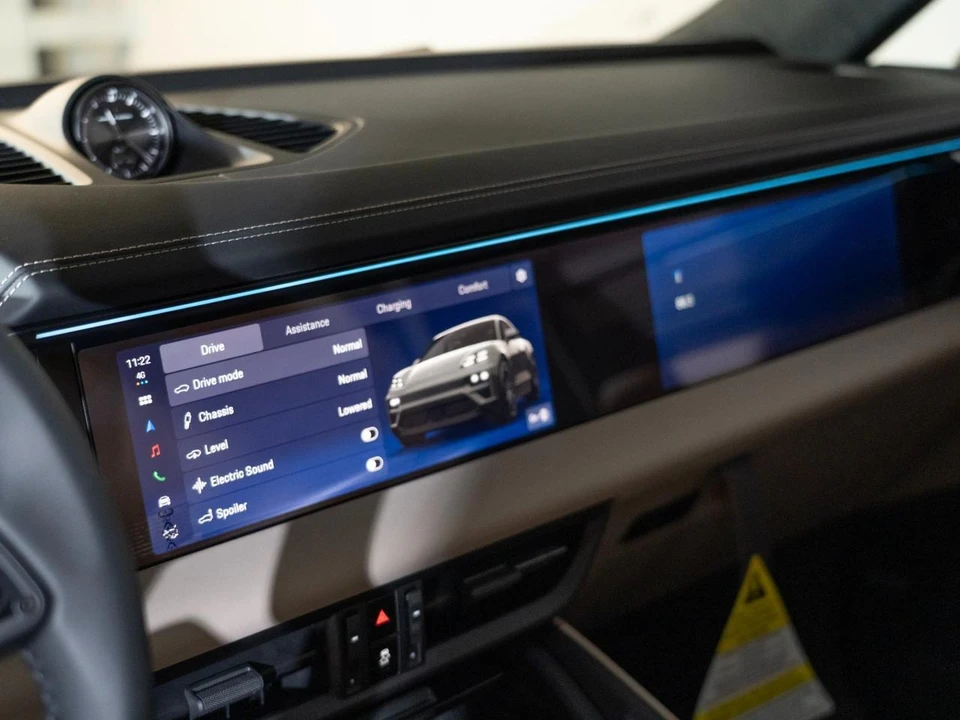 2026 Porsche Macan Electric - Image 21 of 28