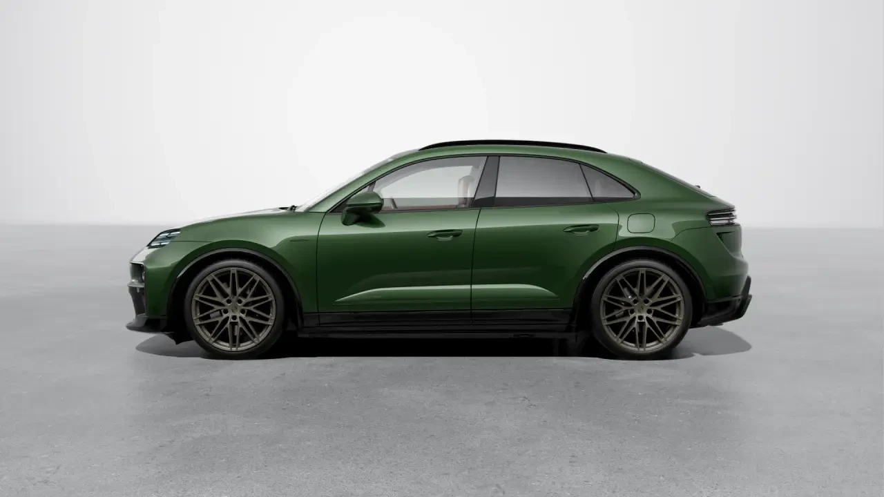 2026 Porsche Macan - Image 16 of 30
