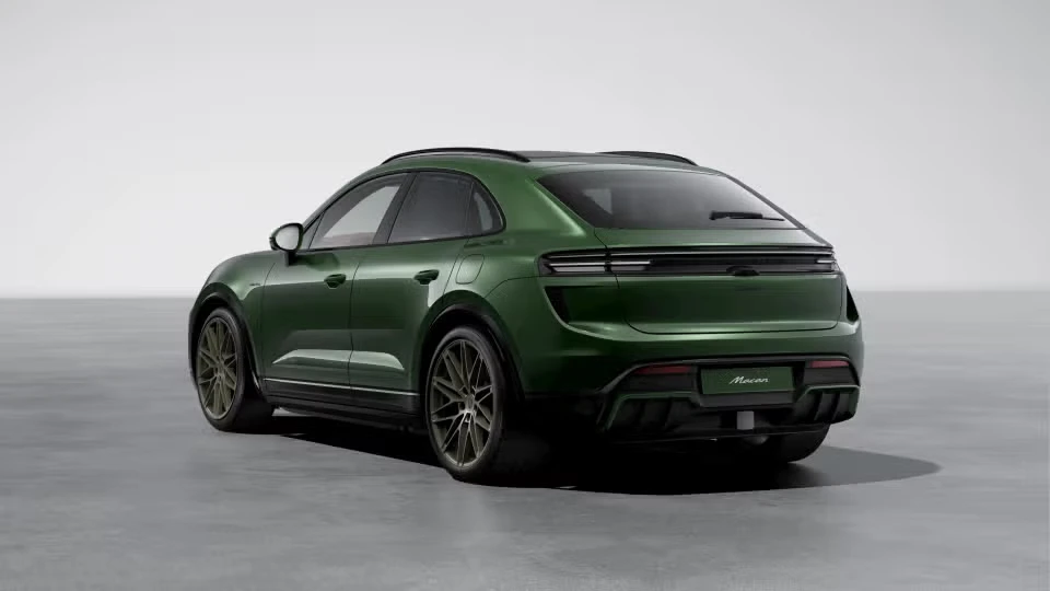 2026 Porsche Macan - Image 19 of 30