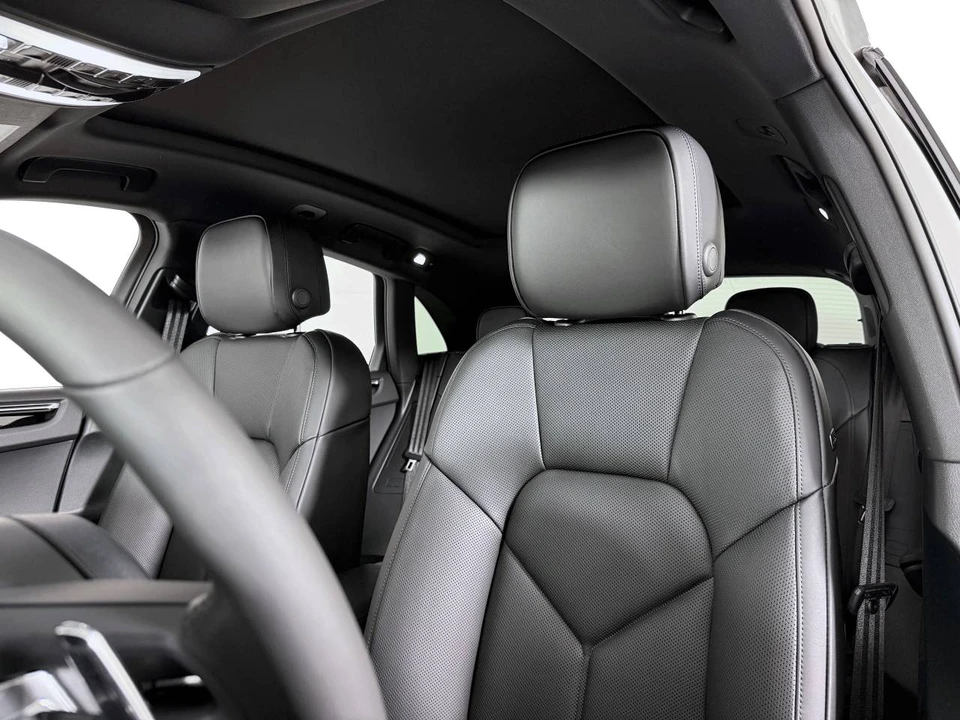 2026 Porsche Macan Electric - Image 5 of 5