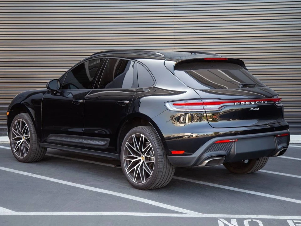 2026 Porsche Macan Electric - Image 3 of 5