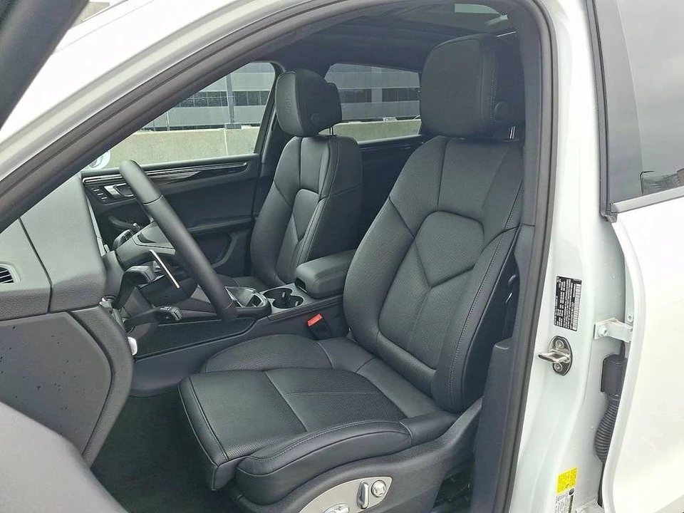 2026 Porsche Macan Electric - Image 5 of 5