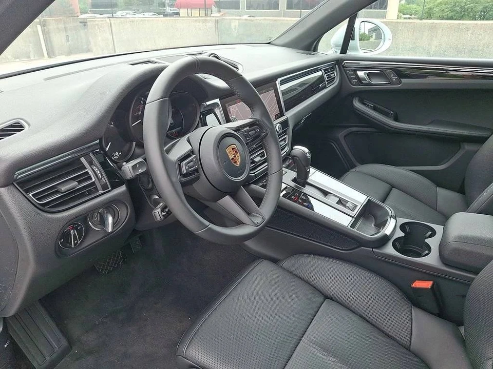2026 Porsche Macan Electric - Image 4 of 5