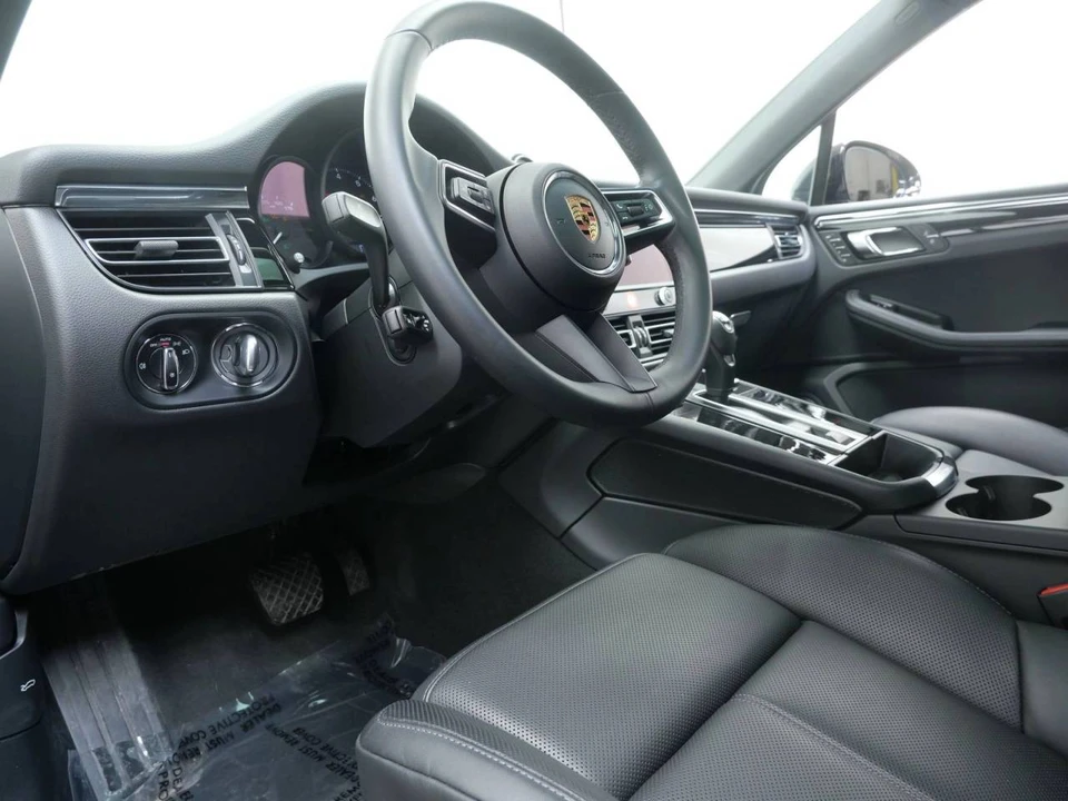 2026 Porsche Macan Electric - Image 4 of 5