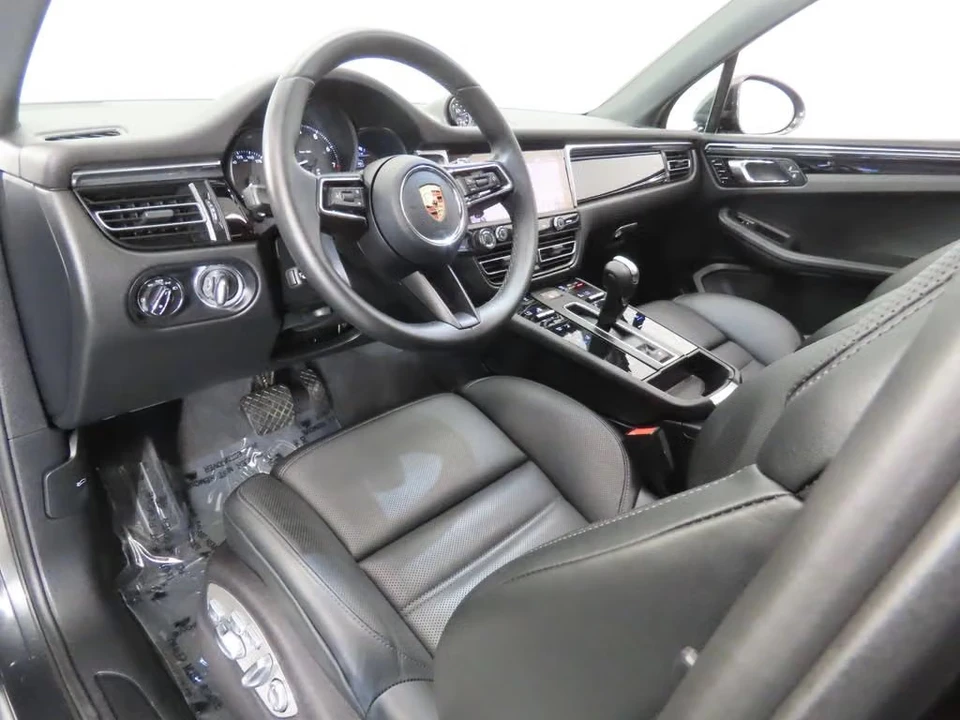 2026 Porsche Macan Electric - Image 28 of 31