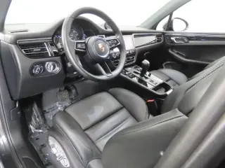 2026 Porsche Macan Electric - Image 29 of 31