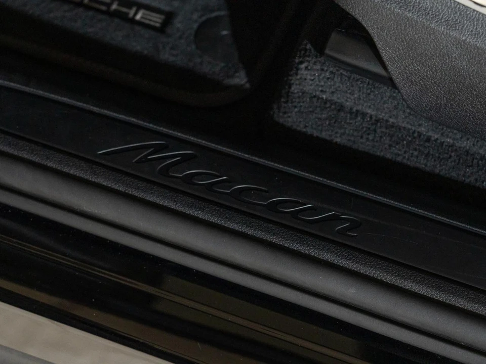 2026 Porsche Macan - Image 17 of 31