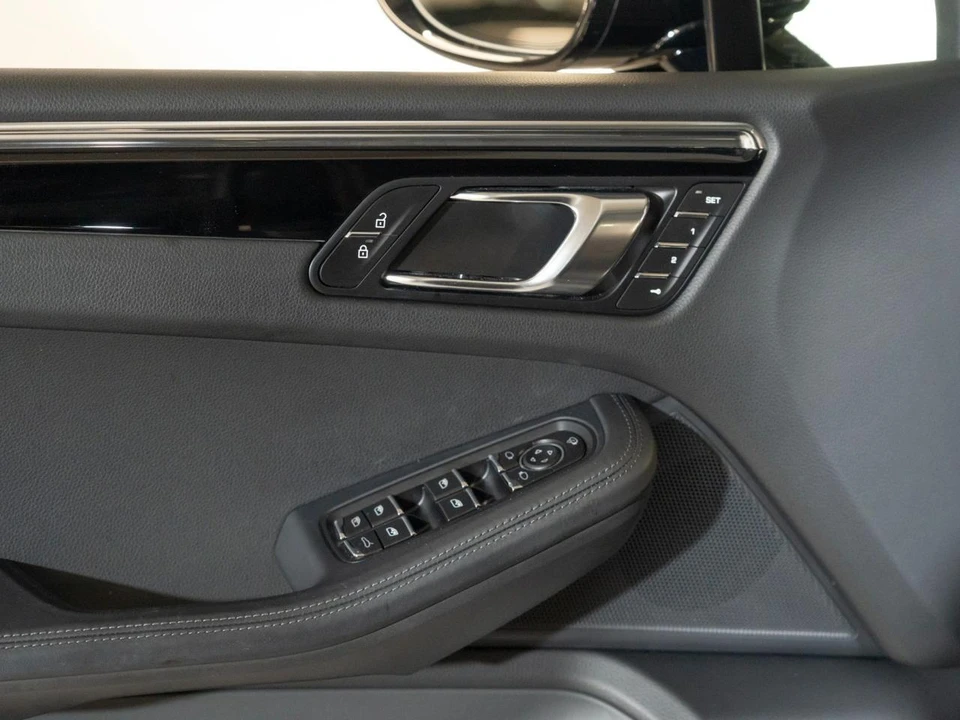 2026 Porsche Macan - Image 22 of 31