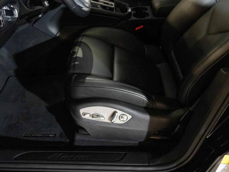 2026 Porsche Macan - Image 15 of 31