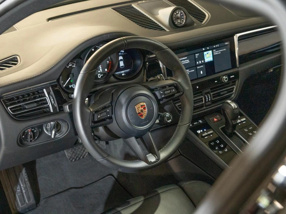 2026 Porsche Macan - Image 19 of 31