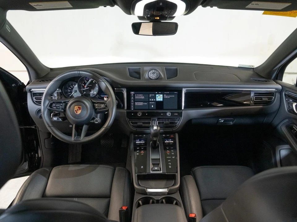 2026 Porsche Macan - Image 24 of 31