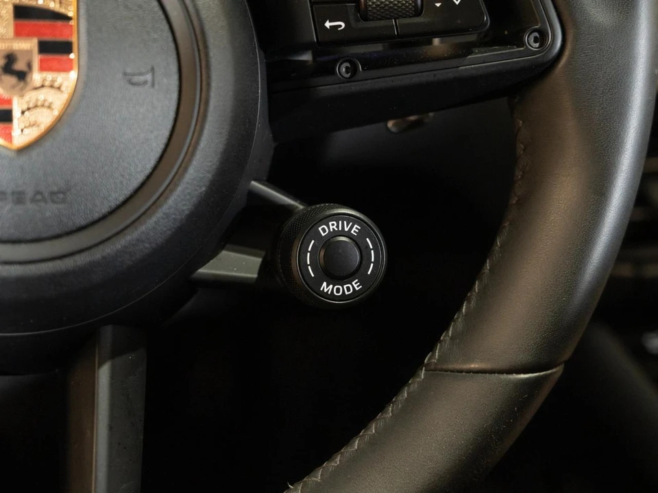 2026 Porsche Macan - Image 29 of 31