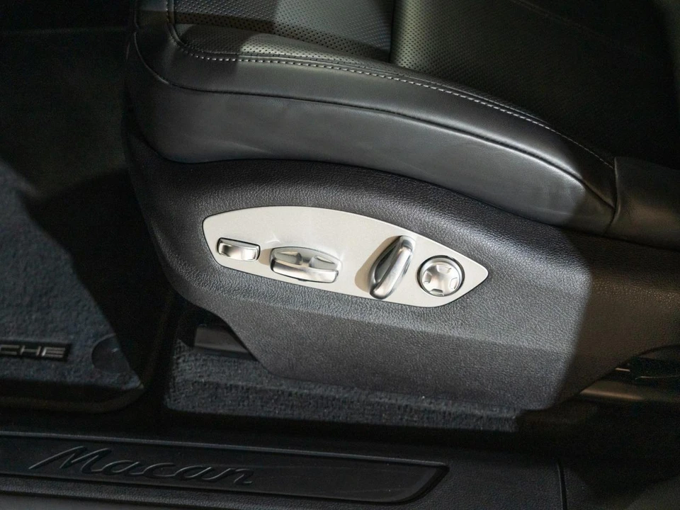 2026 Porsche Macan - Image 14 of 31