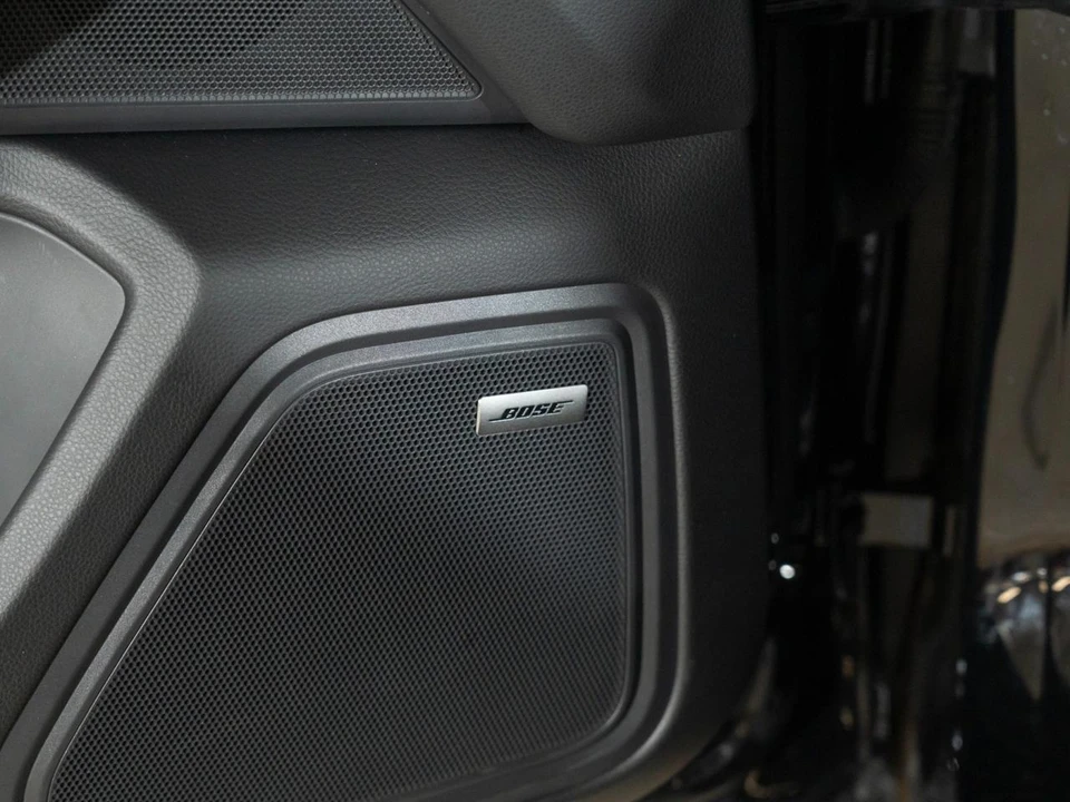 2026 Porsche Macan - Image 23 of 31