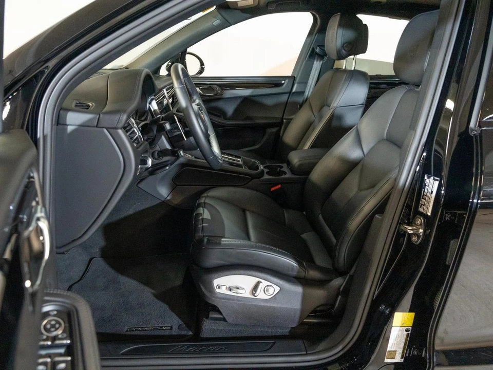 2026 Porsche Macan - Image 16 of 31