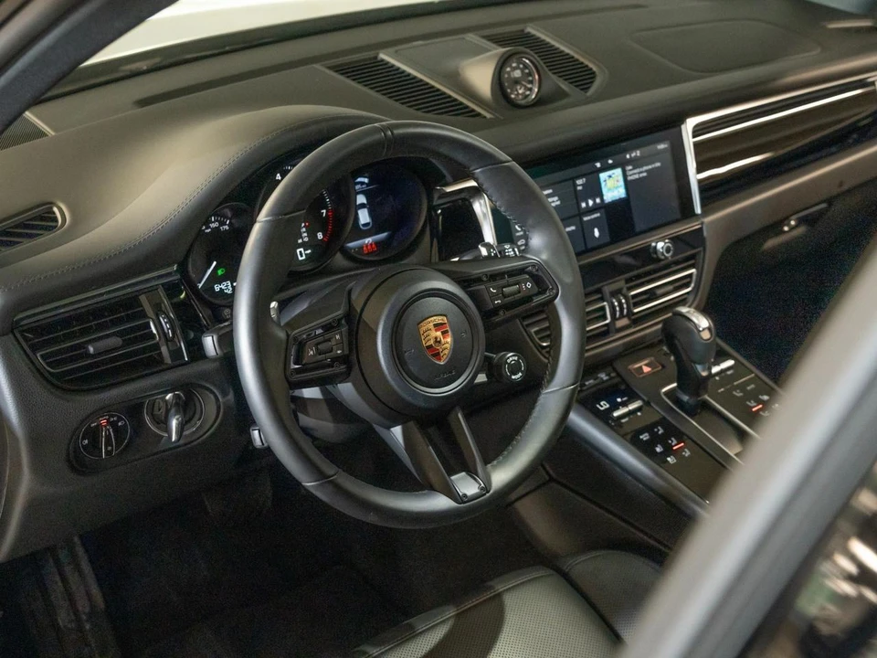 2026 Porsche Macan - Image 20 of 31