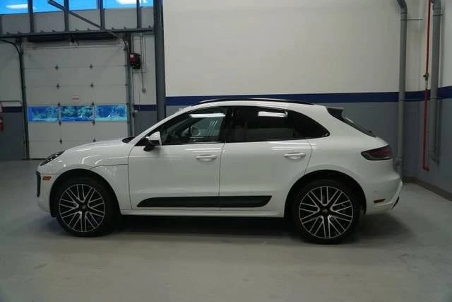 2026 Porsche Macan Electric - Image 2 of 5