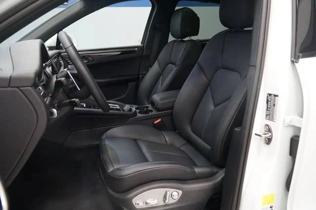 2026 Porsche Macan Electric - Image 5 of 5