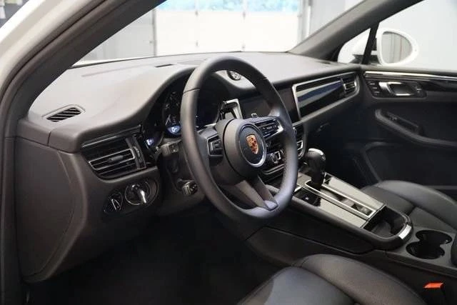 2026 Porsche Macan Electric - Image 4 of 5