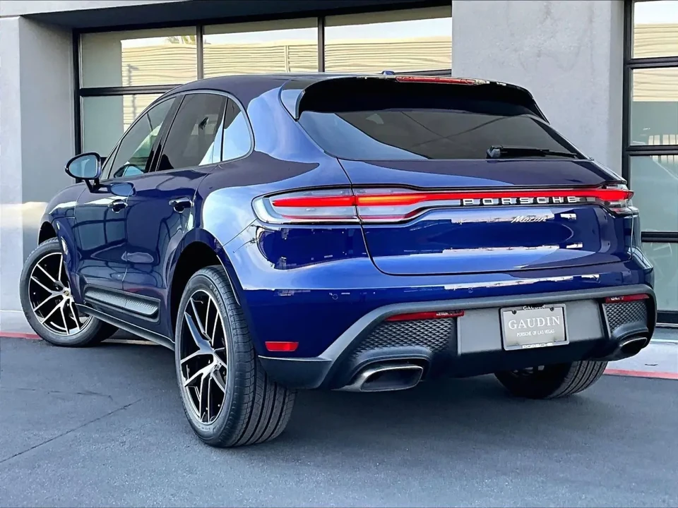 2026 Porsche Macan - Image 24 of 31