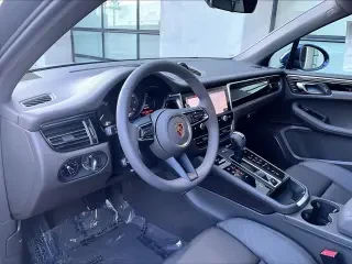 2026 Porsche Macan - Image 29 of 31