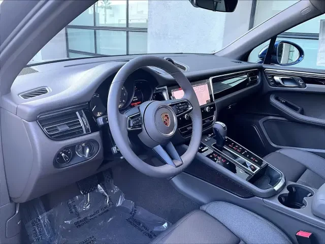 2026 Porsche Macan - Image 30 of 31