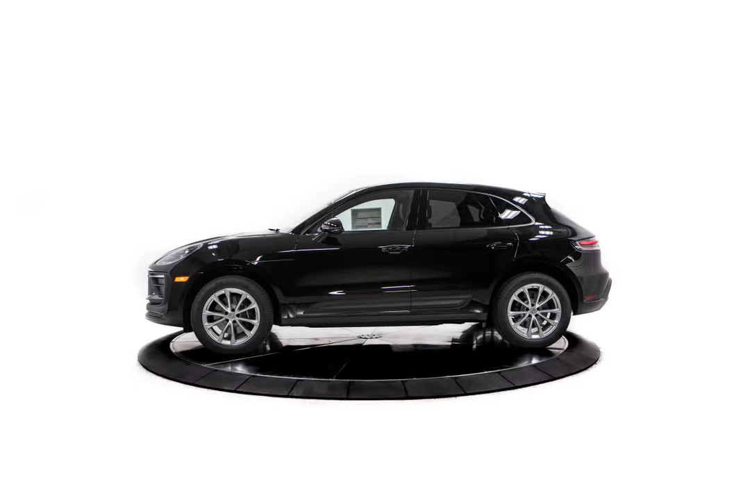 2026 Porsche Macan - Image 12 of 31