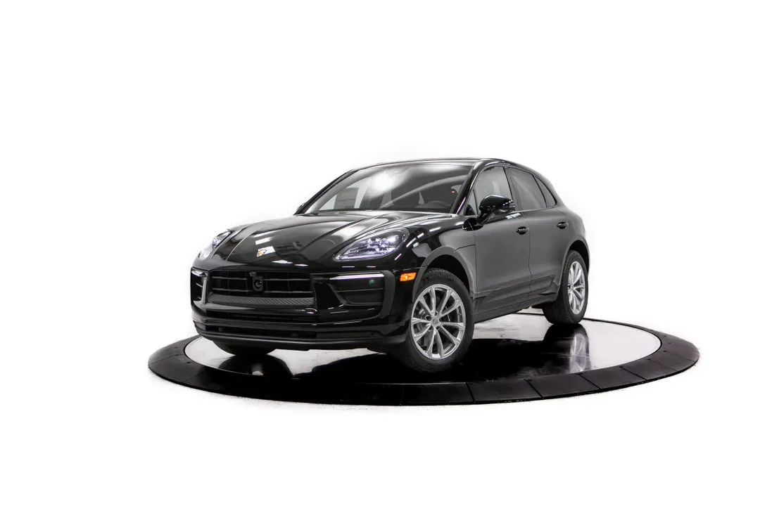 2026 Porsche Macan - Image 8 of 31