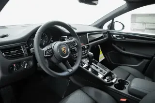 2026 Porsche Macan - Image 29 of 31