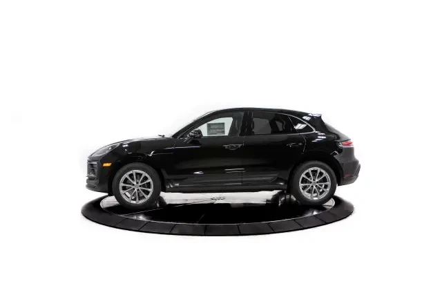 2026 Porsche Macan - Image 14 of 31