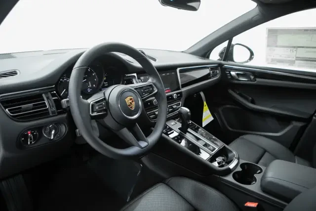 2026 Porsche Macan - Image 30 of 31