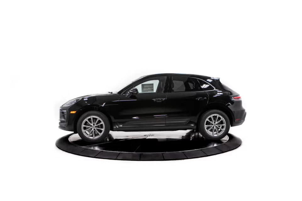 2026 Porsche Macan - Image 11 of 31