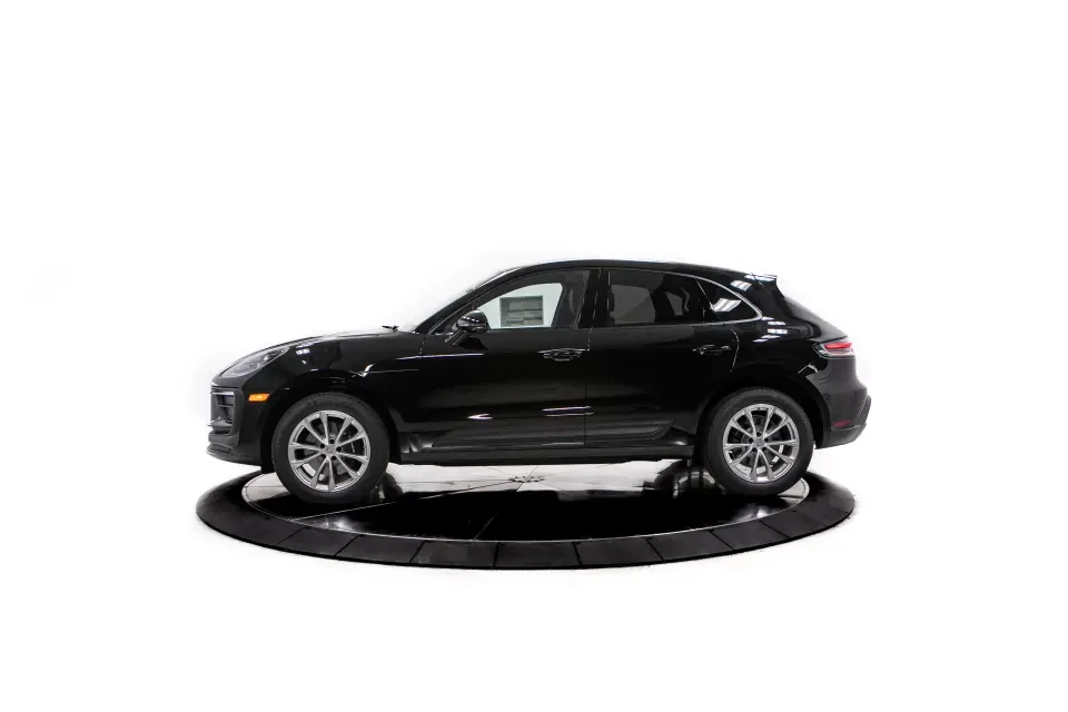 2026 Porsche Macan - Image 15 of 31